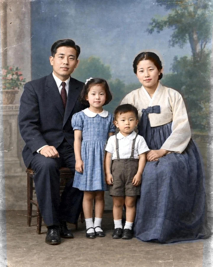 가족 · 컬러로 — 컬러 복원 예시